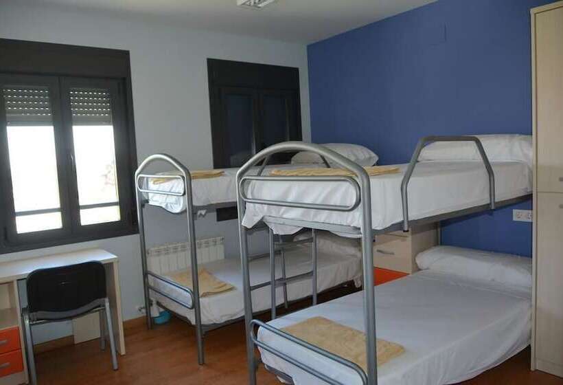 Albergue Villa De Nava De La Asunción   Hostel