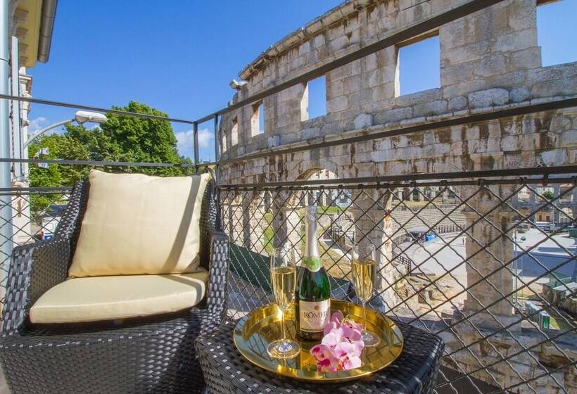 Arena & Sea View Luxurious Residence