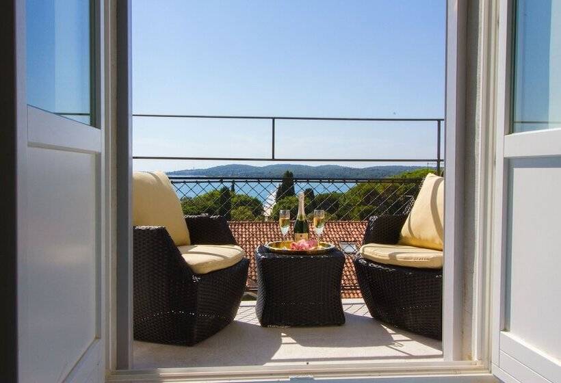 Arena & Sea View Luxurious Residence