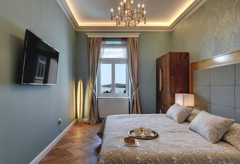 Arena & Sea View Luxurious Residence