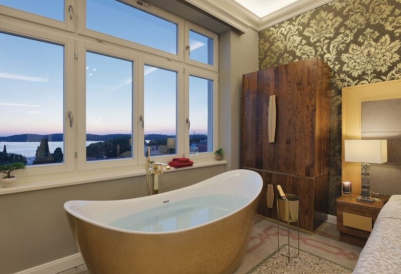 Arena & Sea View Luxurious Residence