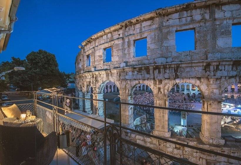 Arena & Sea View Luxurious Residence