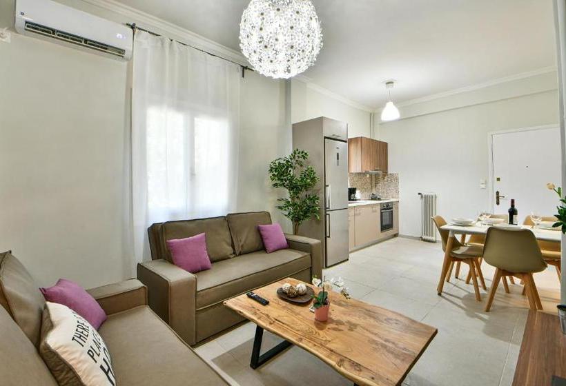 Fresh & Renovated Apartment Next To Metro Station