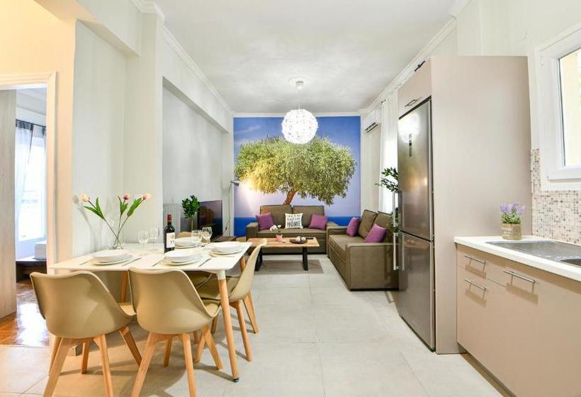 Fresh & Renovated Apartment Next To Metro Station