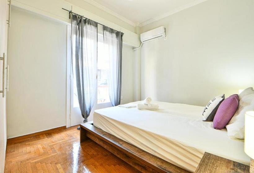 Fresh & Renovated Apartment Next To Metro Station