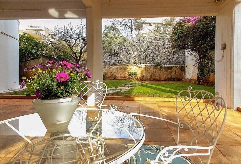 Glyfada Spacious Apartment Garden