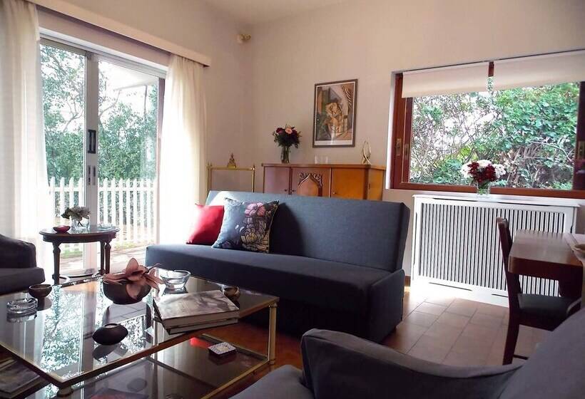 Glyfada Spacious Apartment Garden