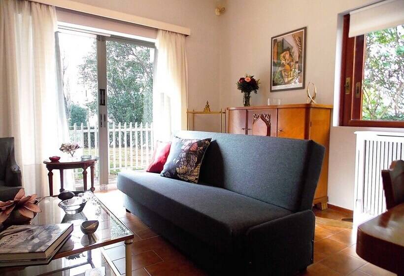 Glyfada Spacious Apartment Garden