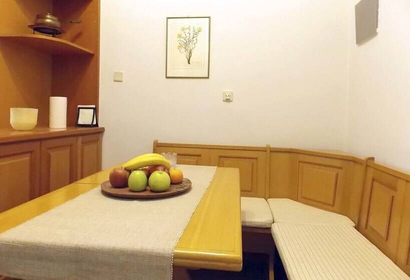 Glyfada Spacious Apartment Garden