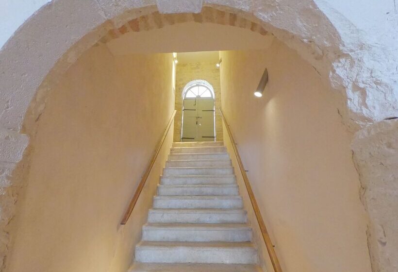 Historic Piazza House & Romantic Hidden Garden