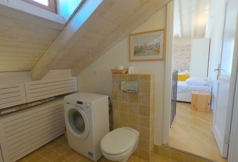 Historic Piazza House & Romantic Hidden Garden