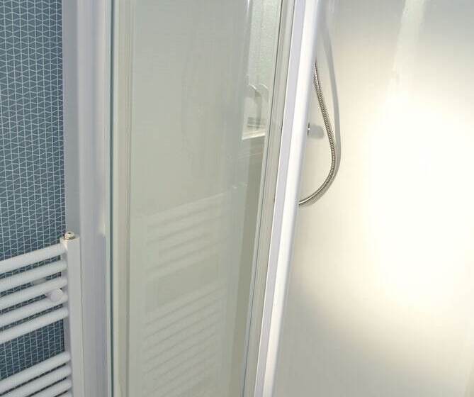 בית מלון כפרי Royal Oak Caravan Park