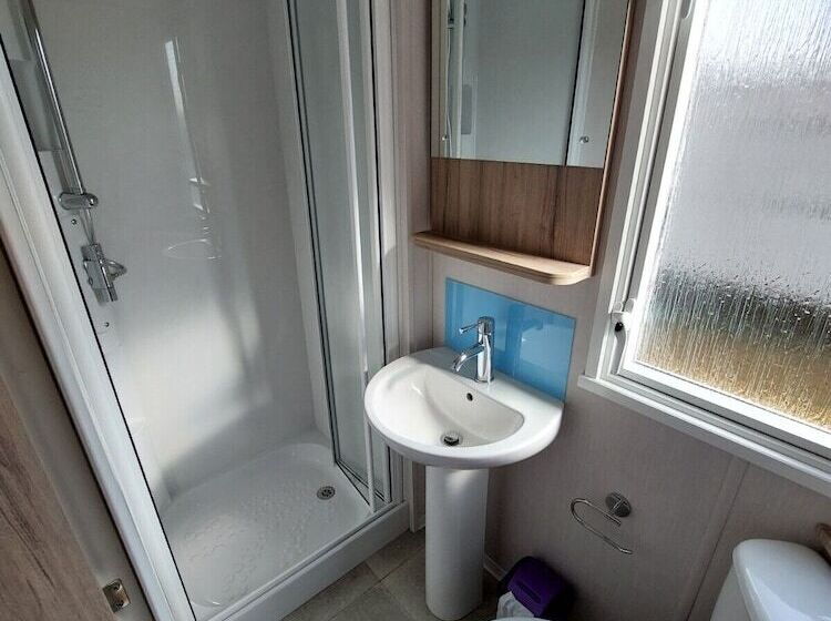 בית מלון כפרי Royal Oak Caravan Park