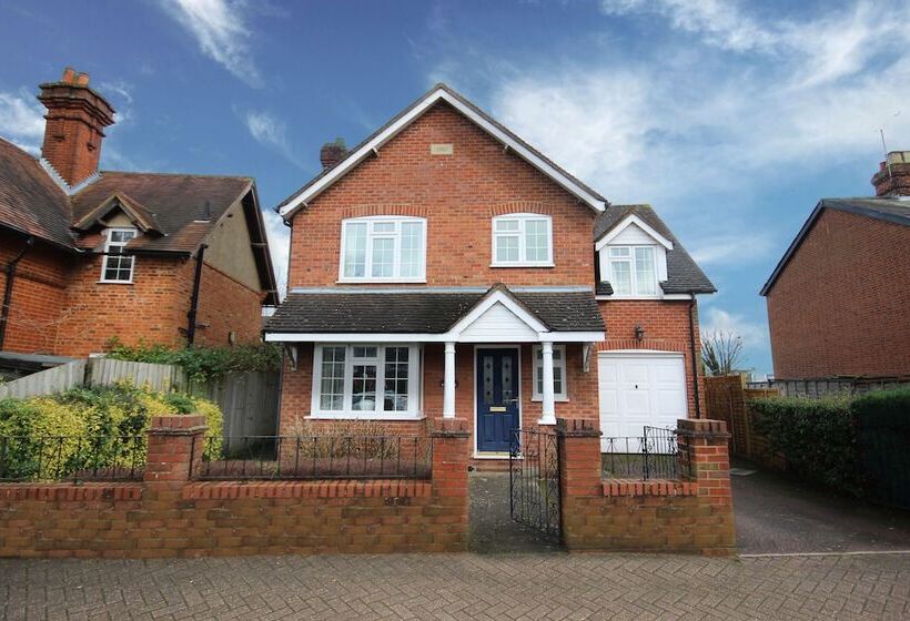 Отель The Poppies