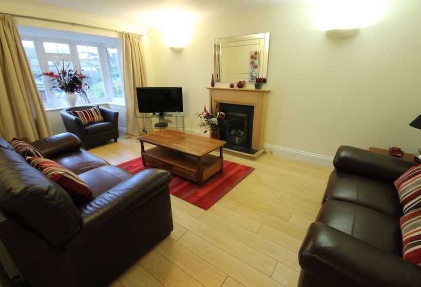 Отель The Poppies