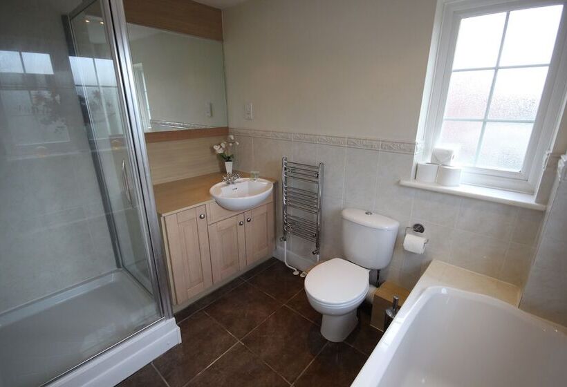 Отель The Poppies