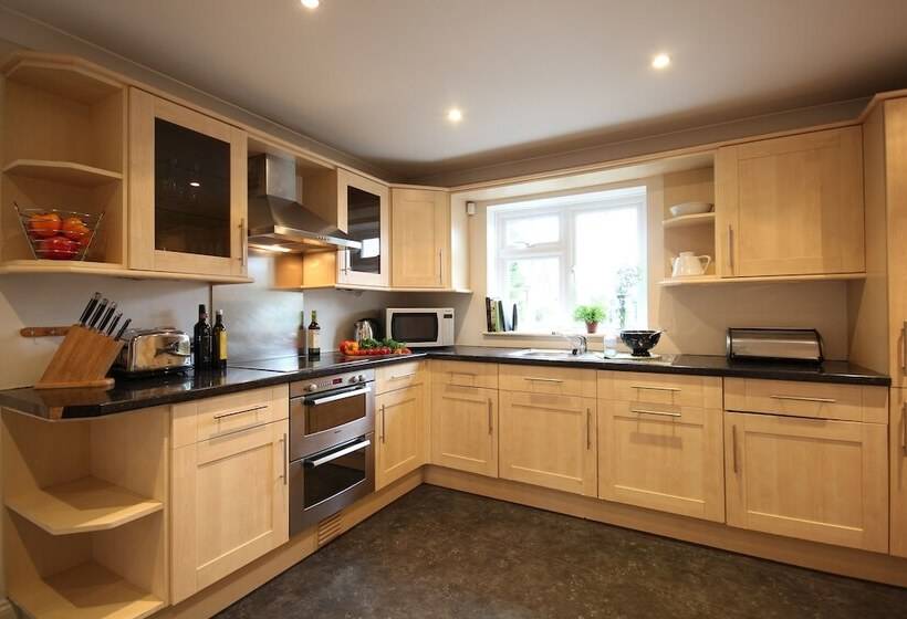 Отель The Poppies