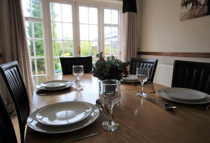 Отель The Poppies