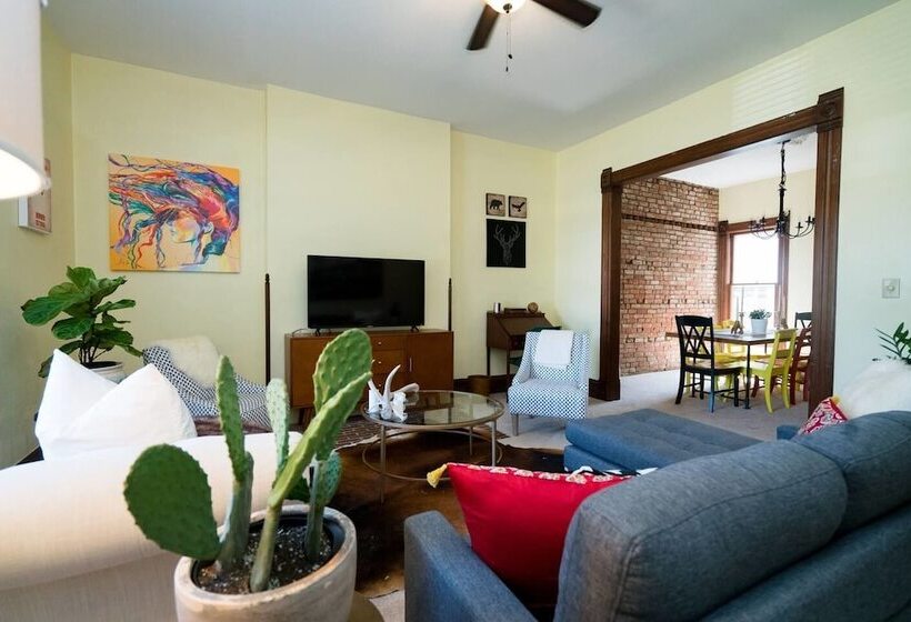 Newly Renovated Rino Retreat