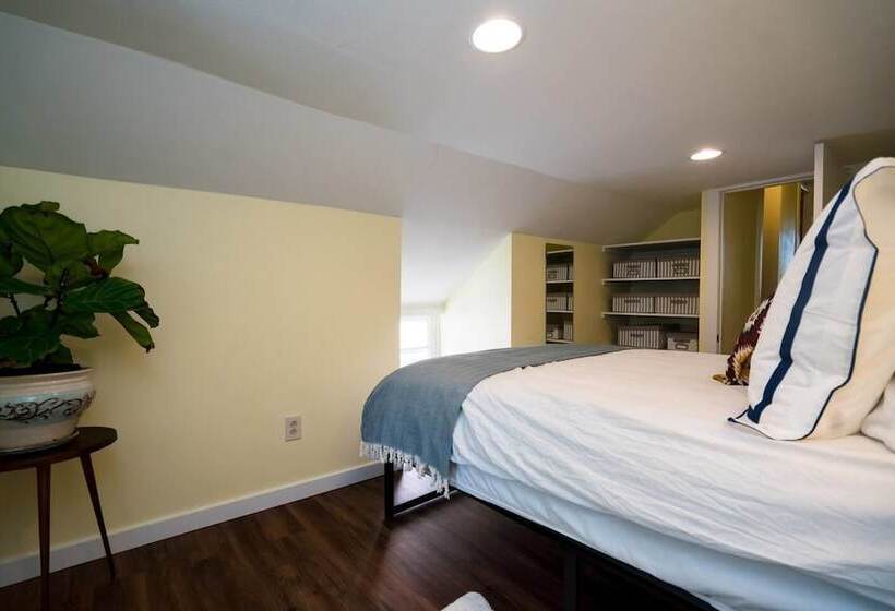 Newly Renovated Rino Retreat