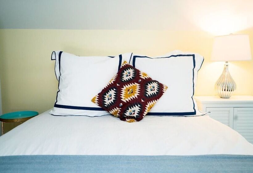 Newly Renovated Rino Retreat