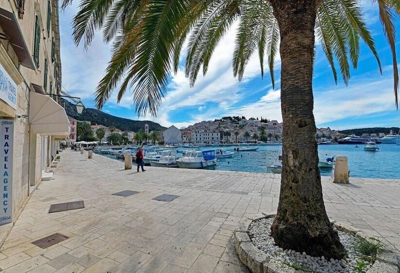 פנסיון Harmony Room Hvar