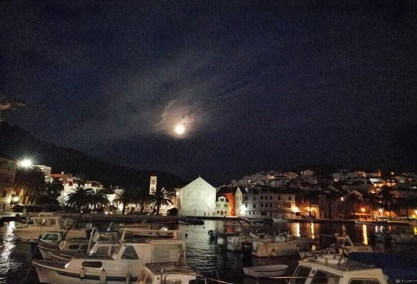 פנסיון Harmony Room Hvar