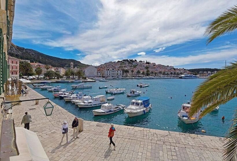 פנסיון Harmony Room Hvar