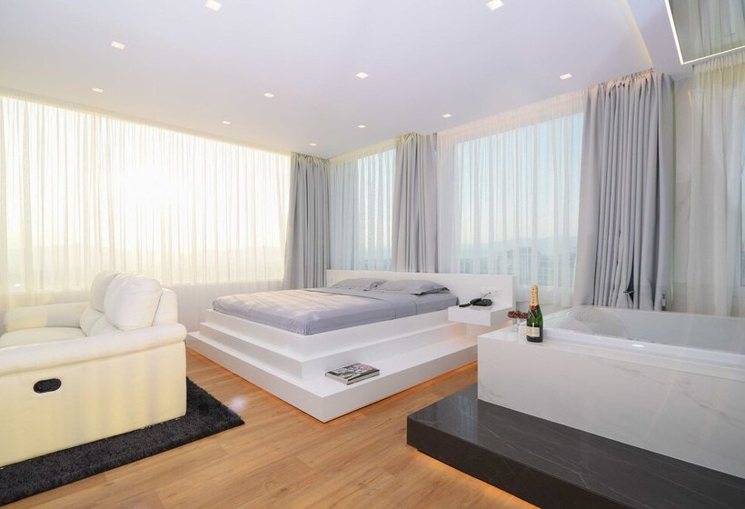 Пансион Majestic Homm Penthouse In The Heart Of Plaka