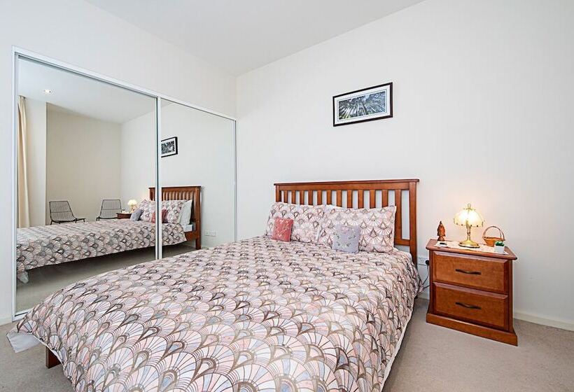 Spacious 1 Bedroom Apartment With Parking