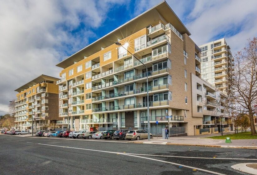 Spacious 1 Bedroom Apartment With Parking