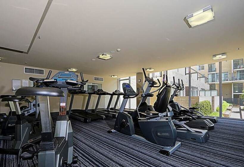 Spacious 1 Bedroom Apartment With Parking