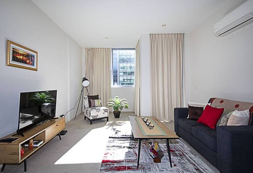 Spacious 1 Bedroom Apartment With Parking