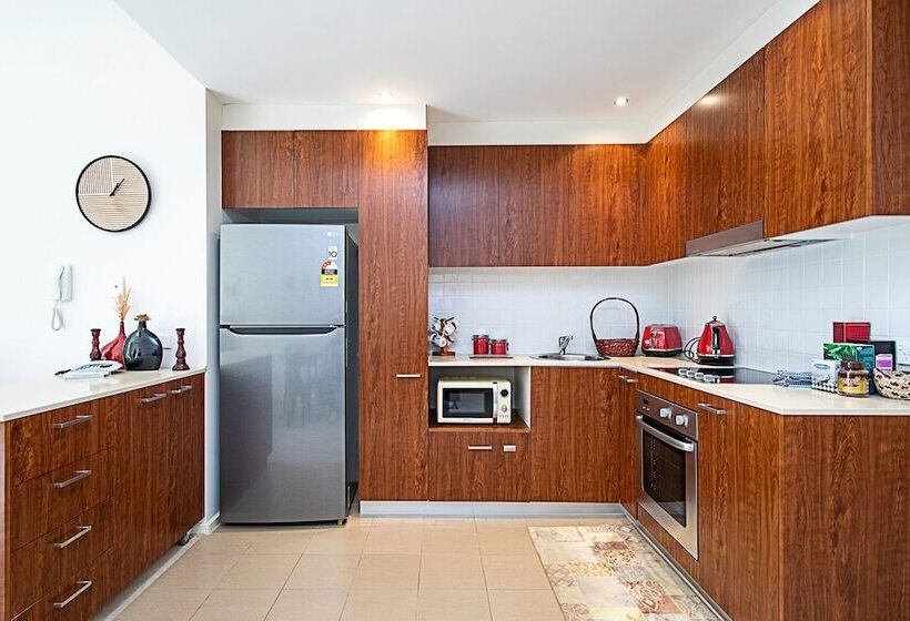 Spacious 1 Bedroom Apartment With Parking