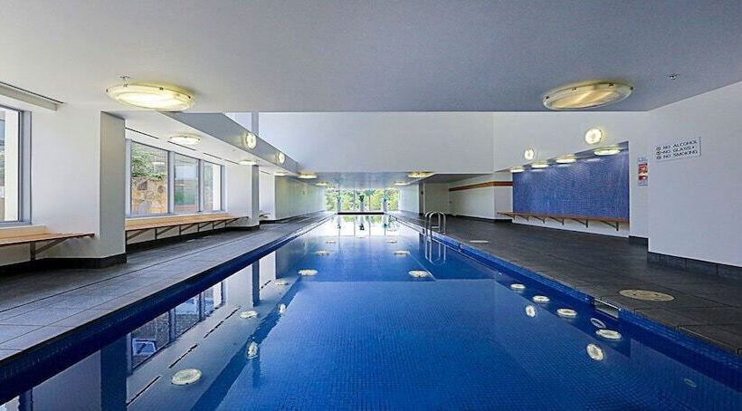 Spacious 1 Bedroom Apartment With Parking