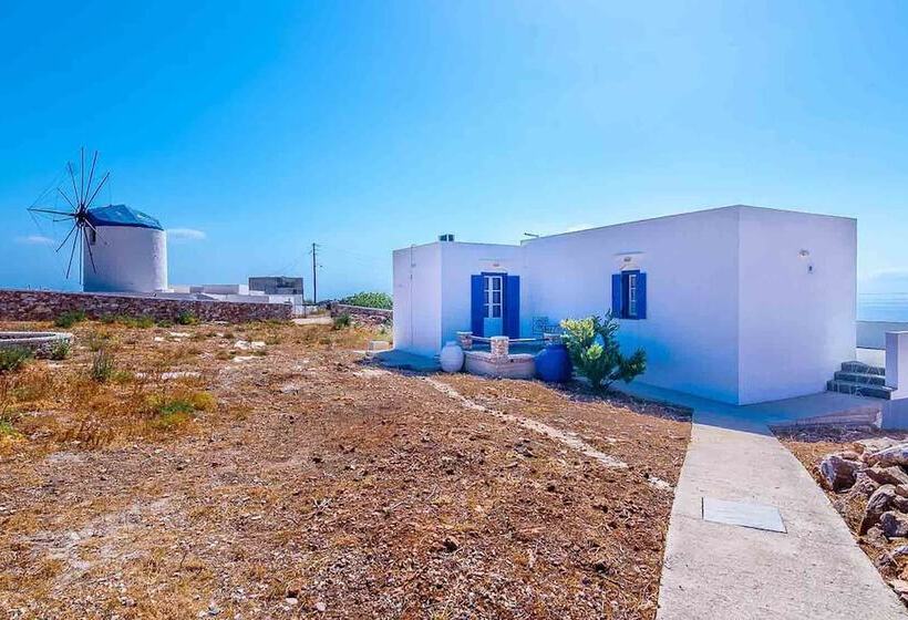 Spacious 2 Bedroom House With Fantastic Yard