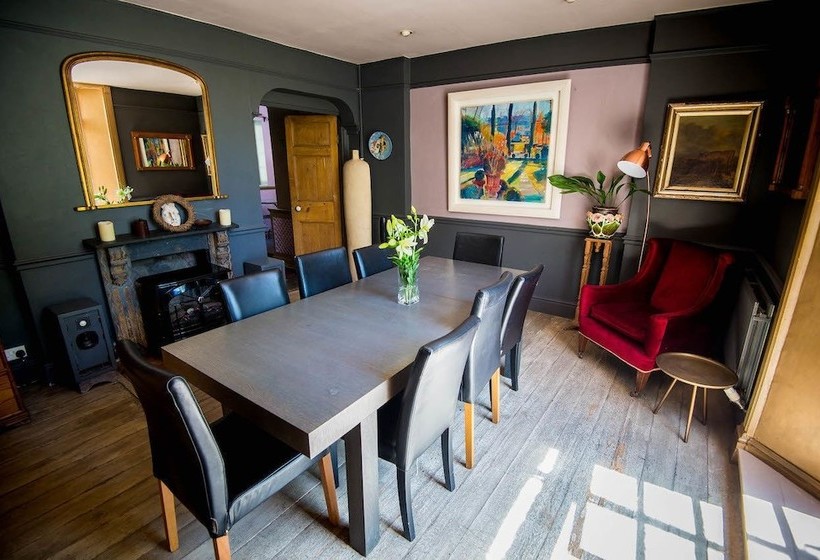 The Cors Country House