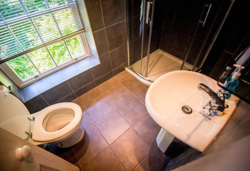 The Cors Country House