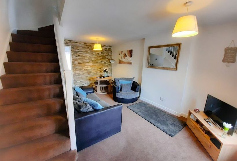 2br Dean House Kitchen Dog Friendly Parking Fast Wifi