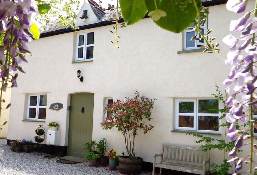 Vale View Cottages   The Coach House