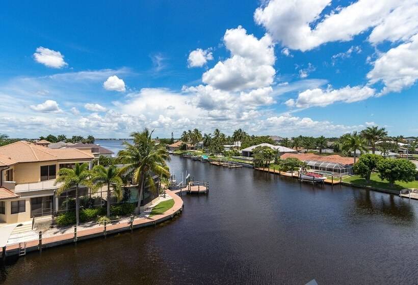 Villa Cosmopolitan By Vacationhit