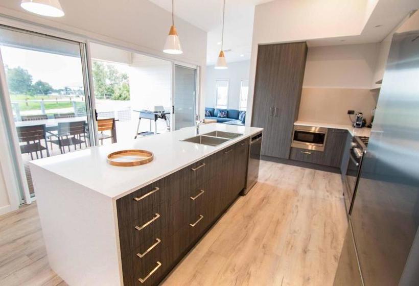 Wellington Lake Retreat