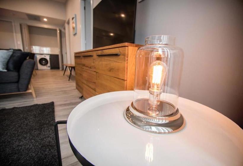 Wellington Lake Retreat