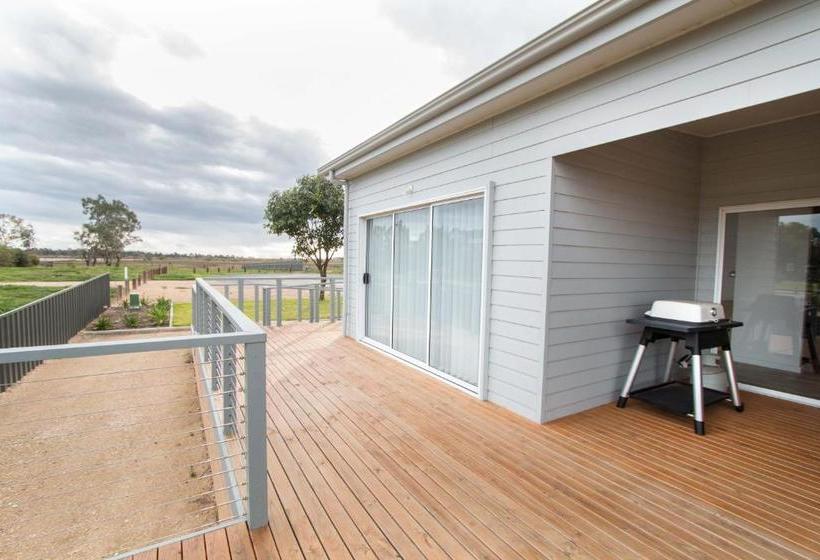 Wellington Lake Retreat