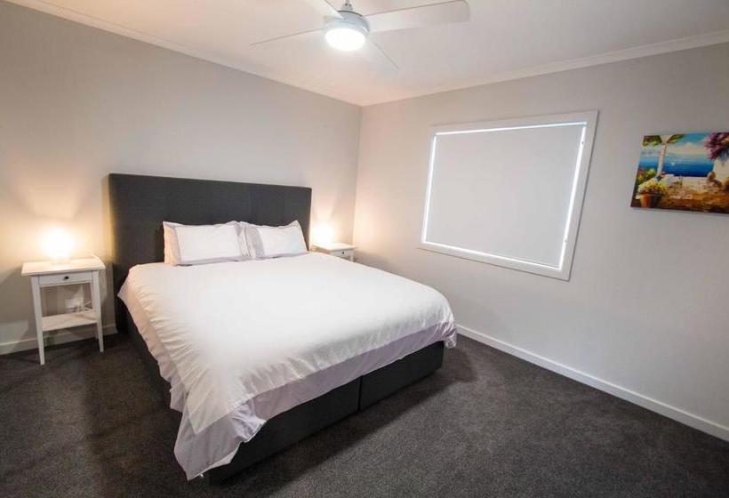 Wellington Lake Retreat