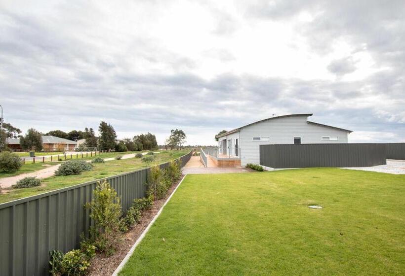 Wellington Lake Retreat