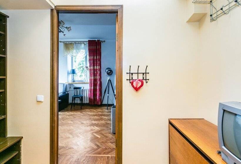 Apartment On Bolshoy Kondratievskiy 4