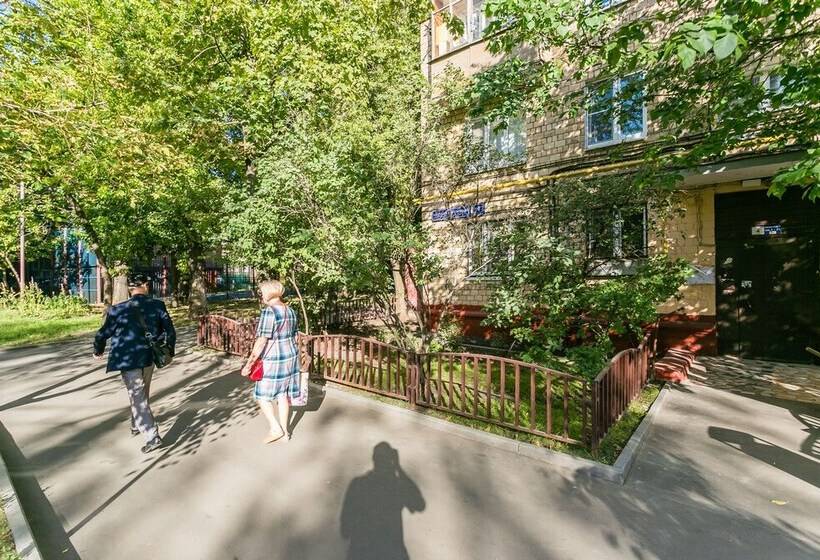 Apartment On Bolshoy Kondratievskiy 4