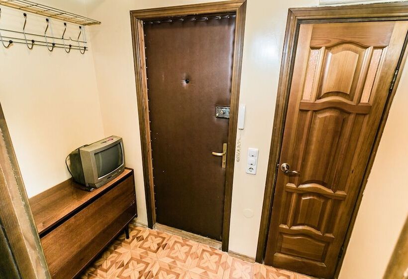 Apartment On Bolshoy Kondratievskiy 4