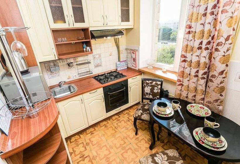 Apartment On Bolshoy Kondratievskiy 4